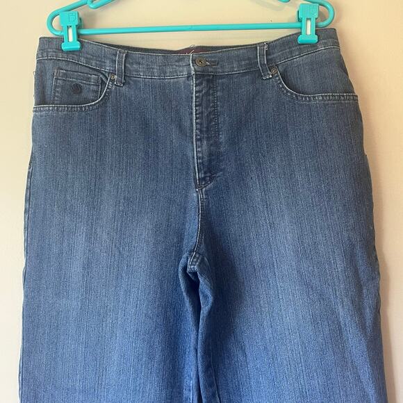 Gloria Vanderbilt Amanda Medium Wash Straight Leg Jean Size 18 - Picture 6 of 12